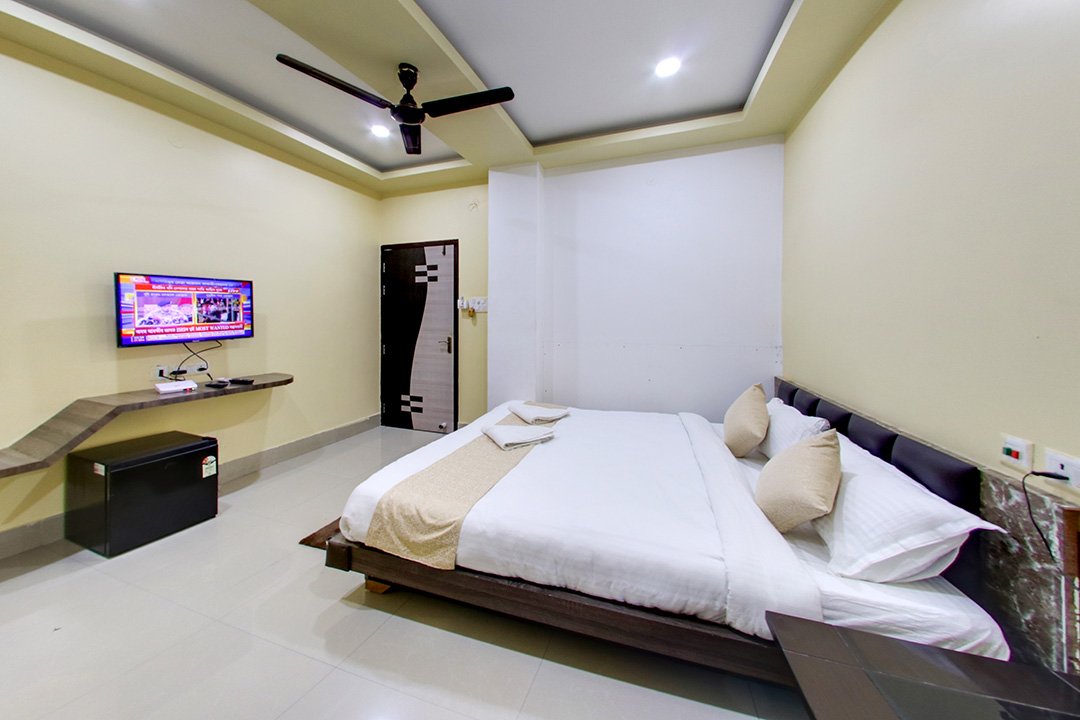 Deluxe-Room-Royal-Park-Residency-Bhetapara-Guwahati-1