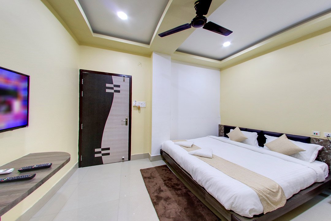 Deluxe-Room-Royal-Park-Residency-Bhetapara-Guwahati-3