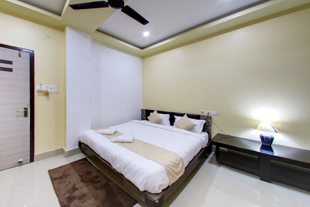 Deluxe-Room-Royal-Park-Residency-Bhetapara-Guwahati-4